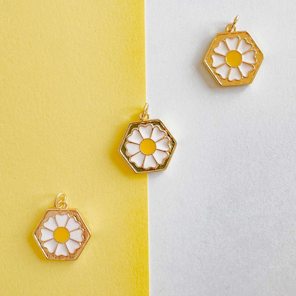 15mm Shiny Gold Enamel Daisy Flower Charm