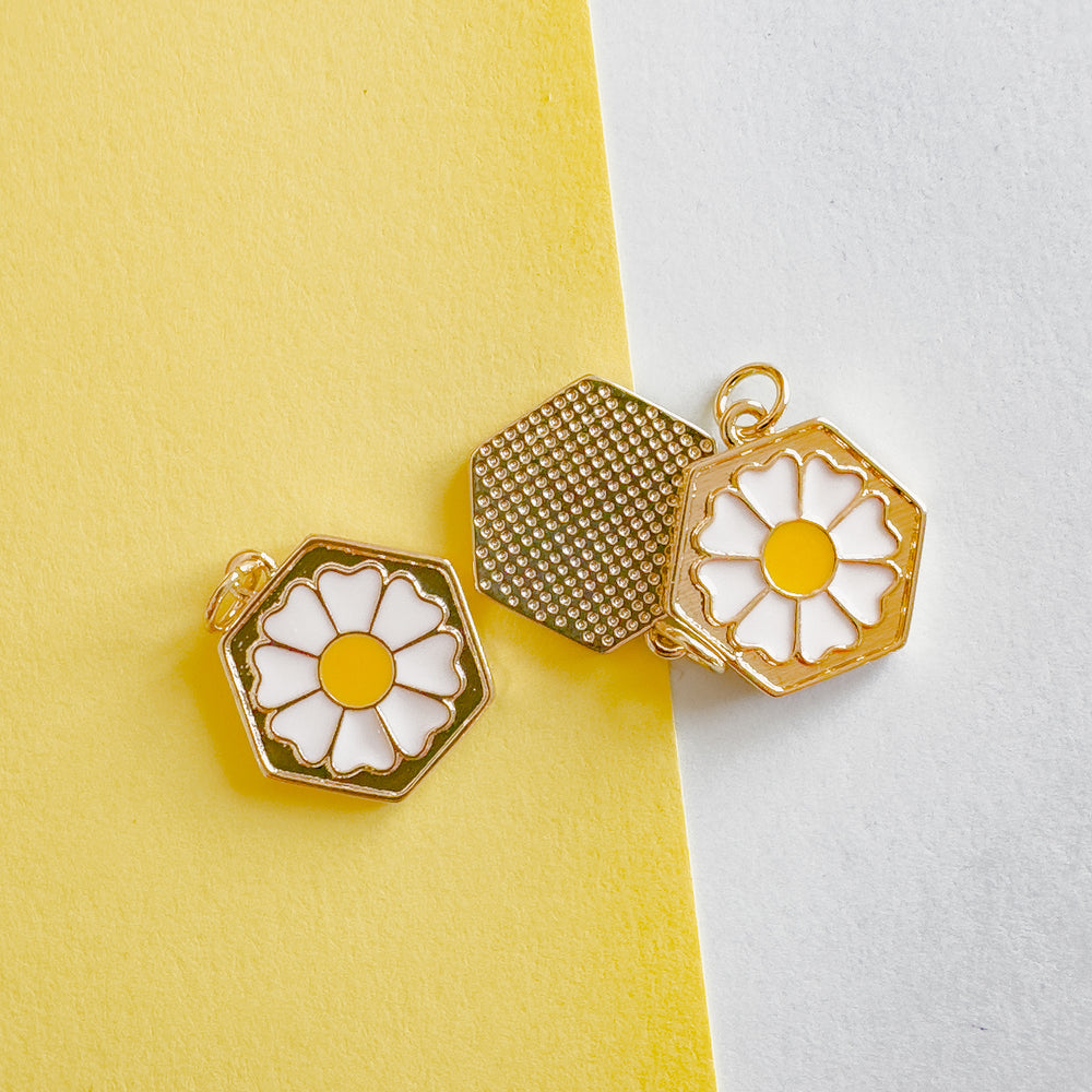 15mm Shiny Gold Enamel Daisy Flower Charm