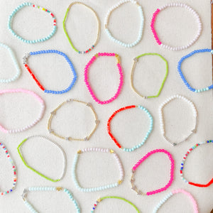 The bb Stretchy Bracelet Making Kit