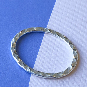 31mm Electroplated Silver Hammered Oval Ring - 4 Pack